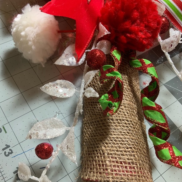 Candy Cane Wreath - Picture 5 of 8